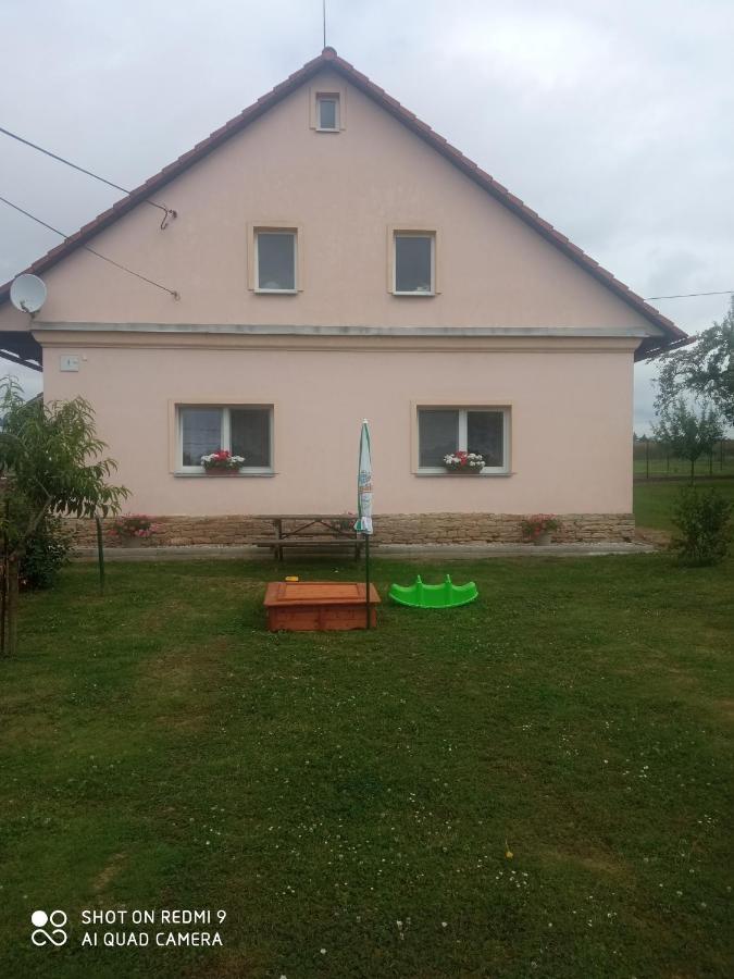 Chalupa Hana Vestec  Bagian luar foto